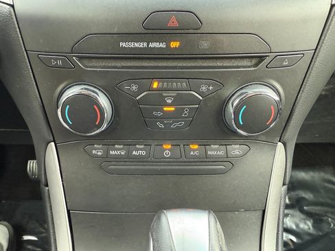 Used 2017 Ford Edge SEL image 28