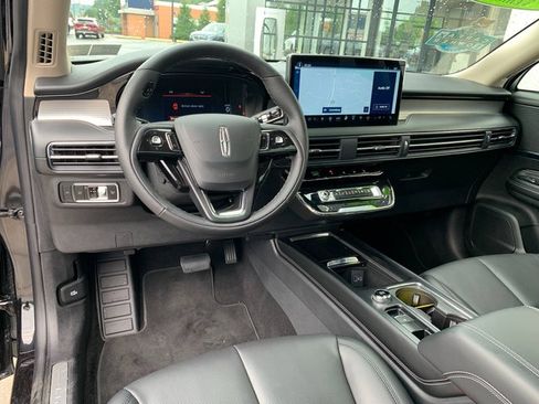 Certified 2025 Lincoln Corsair AWD w/ Equipment Group 101A image 19