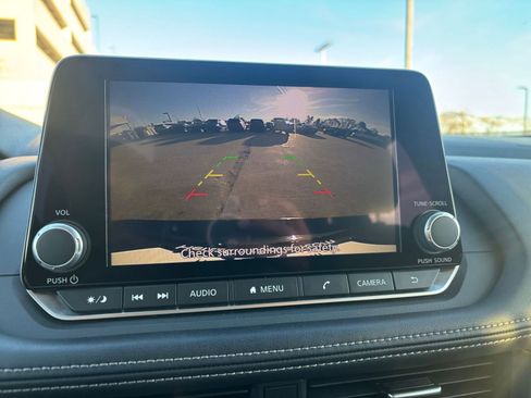 Used 2025 Nissan Rogue SV image 25