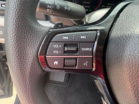 Used 2024 Honda Pilot LX image 13