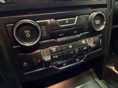 Used 2018 Ford Explorer XLT w/ Equipment Group 201A image 33