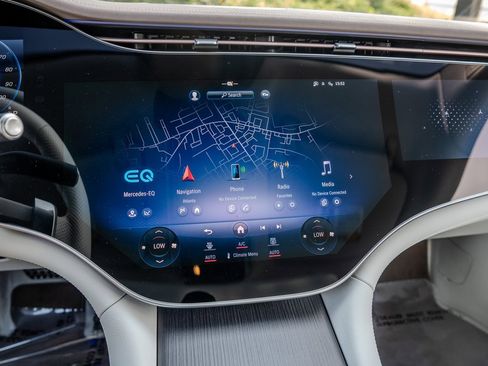 Used 2023 Mercedes-Benz EQS 580 4MATIC Sedan image 10