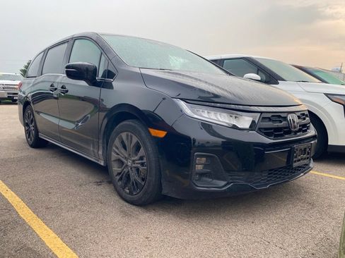 Used 2025 Honda Odyssey Sport-L image 3