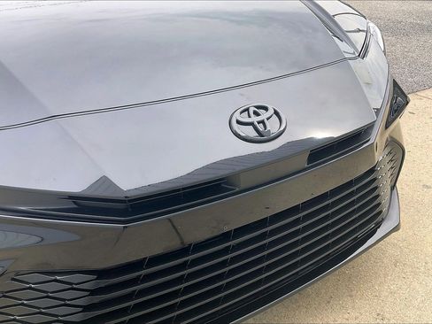 Used 2025 Toyota Camry LE w/ Convenience Package image 34