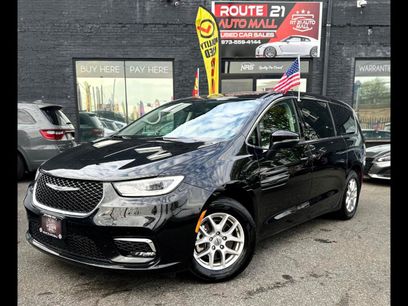 Used 2023 Chrysler Pacifica Touring-L