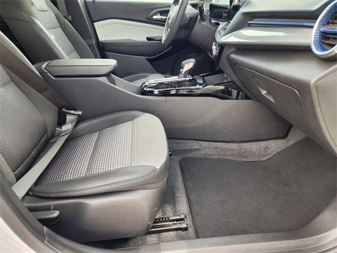 Used 2025 Chevrolet Trax LT image 21