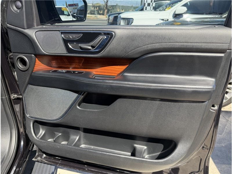 Used 2019 Lincoln Navigator Select RWD image 33