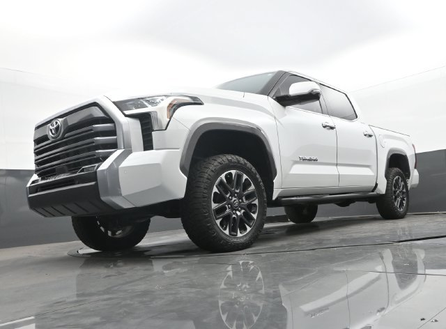Used 2025 Toyota Tundra Limited AWD/4WD image 26