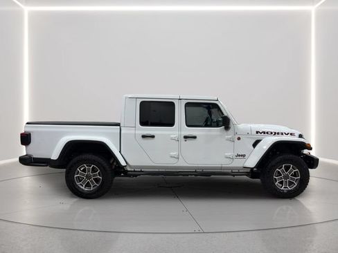 Used 2024 Jeep Gladiator Mojave AWD/4WD image 6