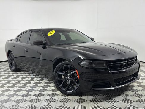 Used 2023 Dodge Charger SXT w/ Blacktop Package image 2