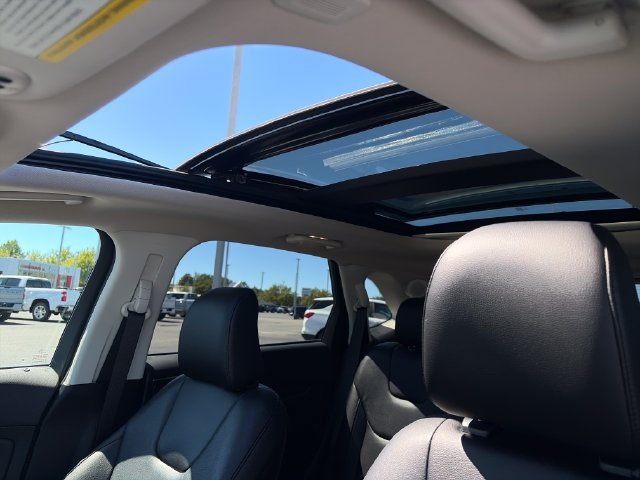 Used 2022 Ford Edge Titanium AWD/4WD image 25