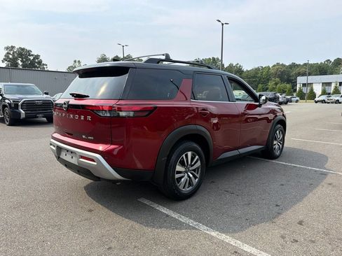 Used 2022 Nissan Pathfinder SL AWD/4WD image 5