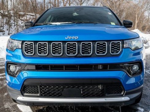 Used 2025 Jeep Compass Limited AWD/4WD image 3