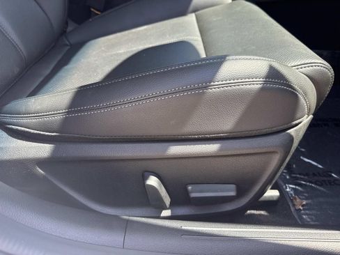 Used 2025 Genesis G70 2.5T AWD/4WD image 12