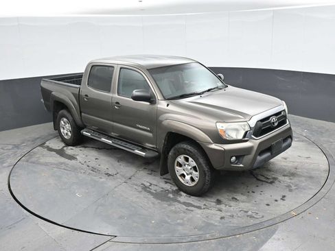 Used 2013 Toyota Tacoma PreRunner w/ SR5 Pkg RWD image 18