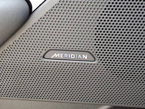 Used 2026 Land Rover Range Rover Velar Dynamic SE AWD/4WD image 24