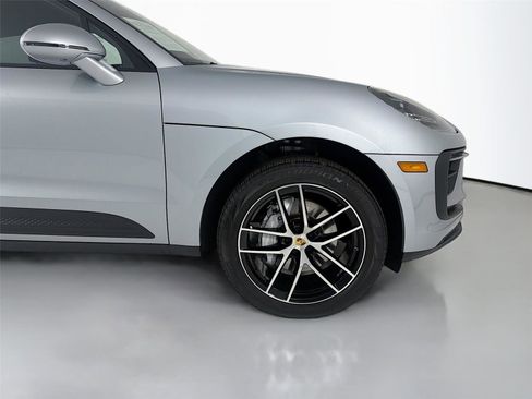 Used 2025 Porsche Macan AWD/4WD image 28