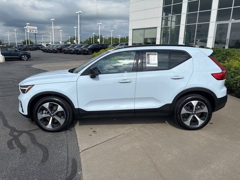 Certified 2026 Volvo XC40 B5 Plus AWD/4WD image 9
