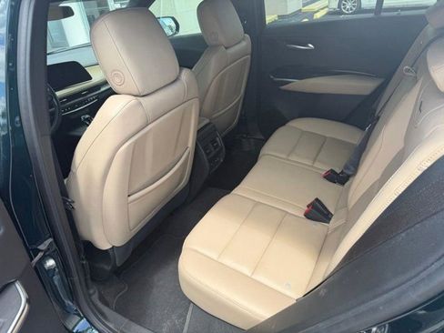 Certified 2024 Cadillac XT4 Luxury w/ Cold Weather Package FWD image 5