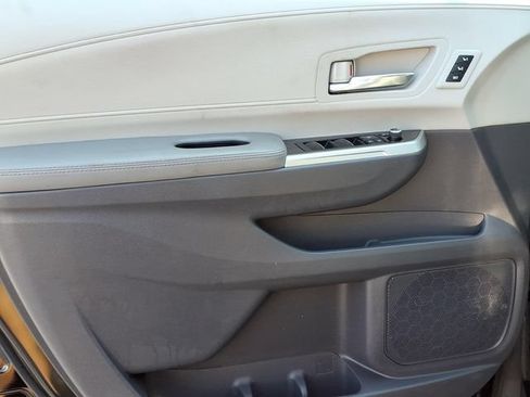 Certified 2022 Toyota Sienna Limited AWD/4WD image 16
