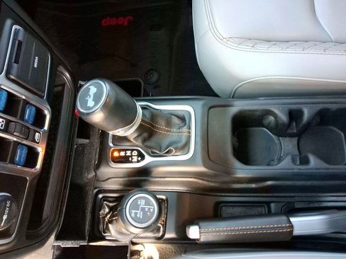 Used 2022 Jeep Wrangler Unlimited Sahara image 15