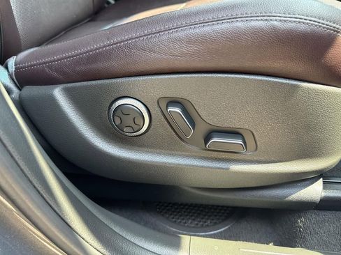 Used 2022 Genesis GV70 2.5T w/ Advanced Package image 40