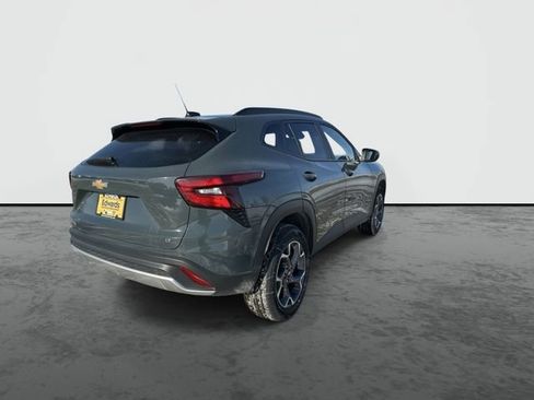 Used 2025 Chevrolet Trax LT image 7