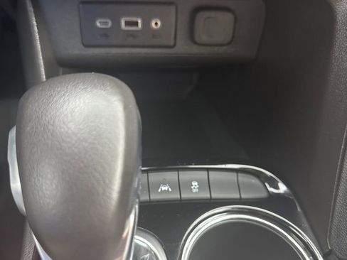 Used 2023 Buick Encore GX Select AWD/4WD image 38