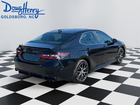 Used 2024 Toyota Camry SE image 5