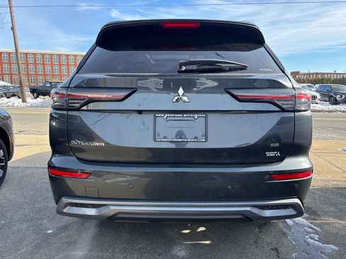 New 2026 Mitsubishi Outlander SE image 2