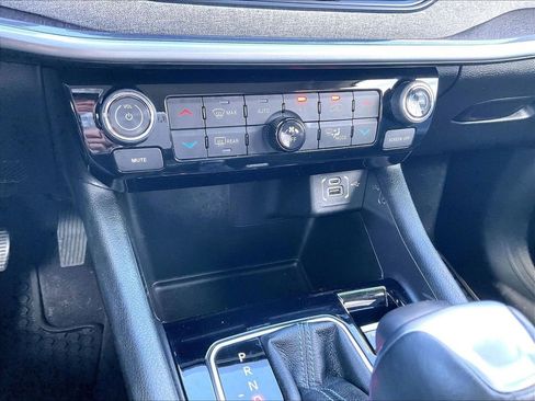 Used 2022 Jeep Compass Latitude w/ Convenience Group AWD/4WD image 24