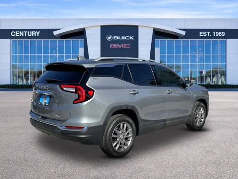 Used 2023 GMC Terrain SLT image 4