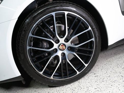 Used 2023 Porsche Panamera 4 Platinum Edition AWD/4WD image 9