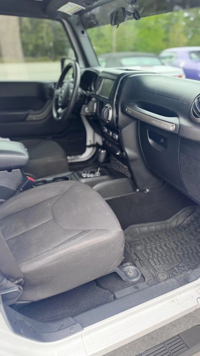 Used 2016 Jeep Wrangler Unlimited Sport AWD/4WD image 13