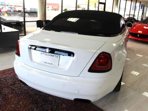 Used 2019 Rolls-Royce Dawn image 3