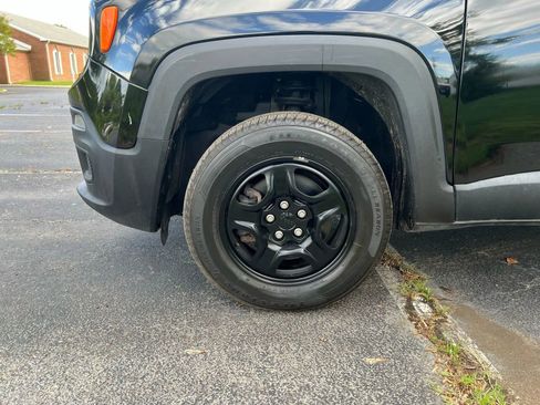 Used 2016 Jeep Renegade Sport w/ Power & Air Group image 17