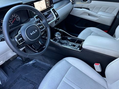 Used 2022 Kia Sorento SX image 9