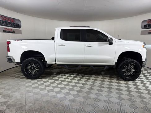 Used 2022 Chevrolet Silverado 1500 LT w/ Convenience Package II AWD/4WD image 2