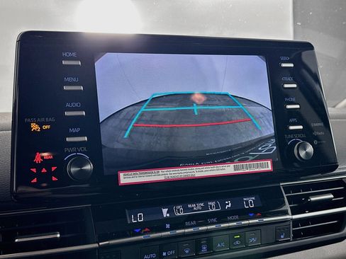 Used 2024 Toyota Sienna XLE FWD image 22