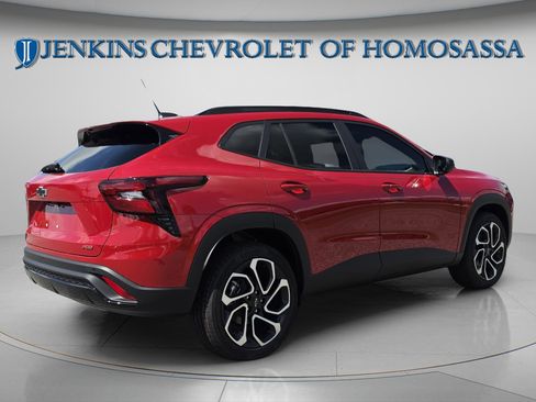 New 2026 Chevrolet Trax RS w/ Sunroof Package FWD image 4