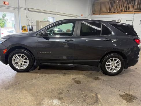 Used 2023 Chevrolet Equinox LT w/ LPO, Floor Liner Package image 7