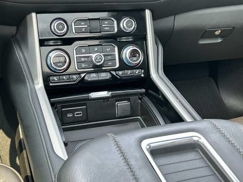 Used 2022 GMC Yukon XL Denali AWD/4WD image 19