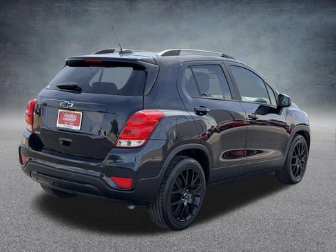Used 2021 Chevrolet Trax LT w/ Sport Edition FWD image 3