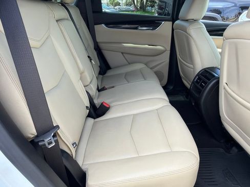 Used 2019 Cadillac XT5 FWD image 18