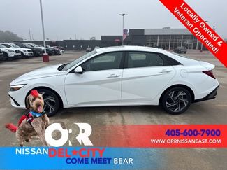 Used 2025 Hyundai Elantra SEL FWD video 2