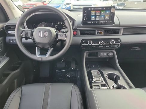 New 2025 Honda Pilot Touring image 9
