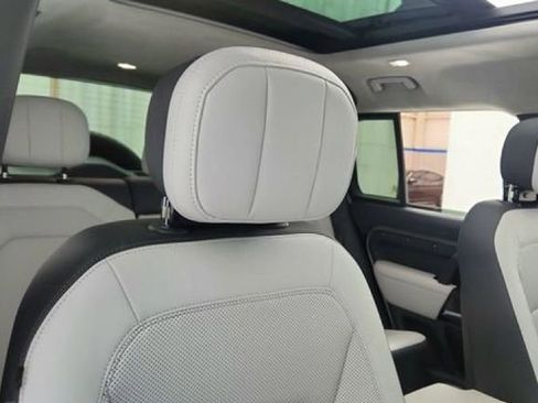Certified 2025 Land Rover Defender 110 X AWD/4WD image 7