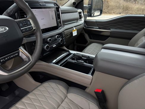 Used 2026 Ford F450 Platinum w/ Platinum Plus Package image 31