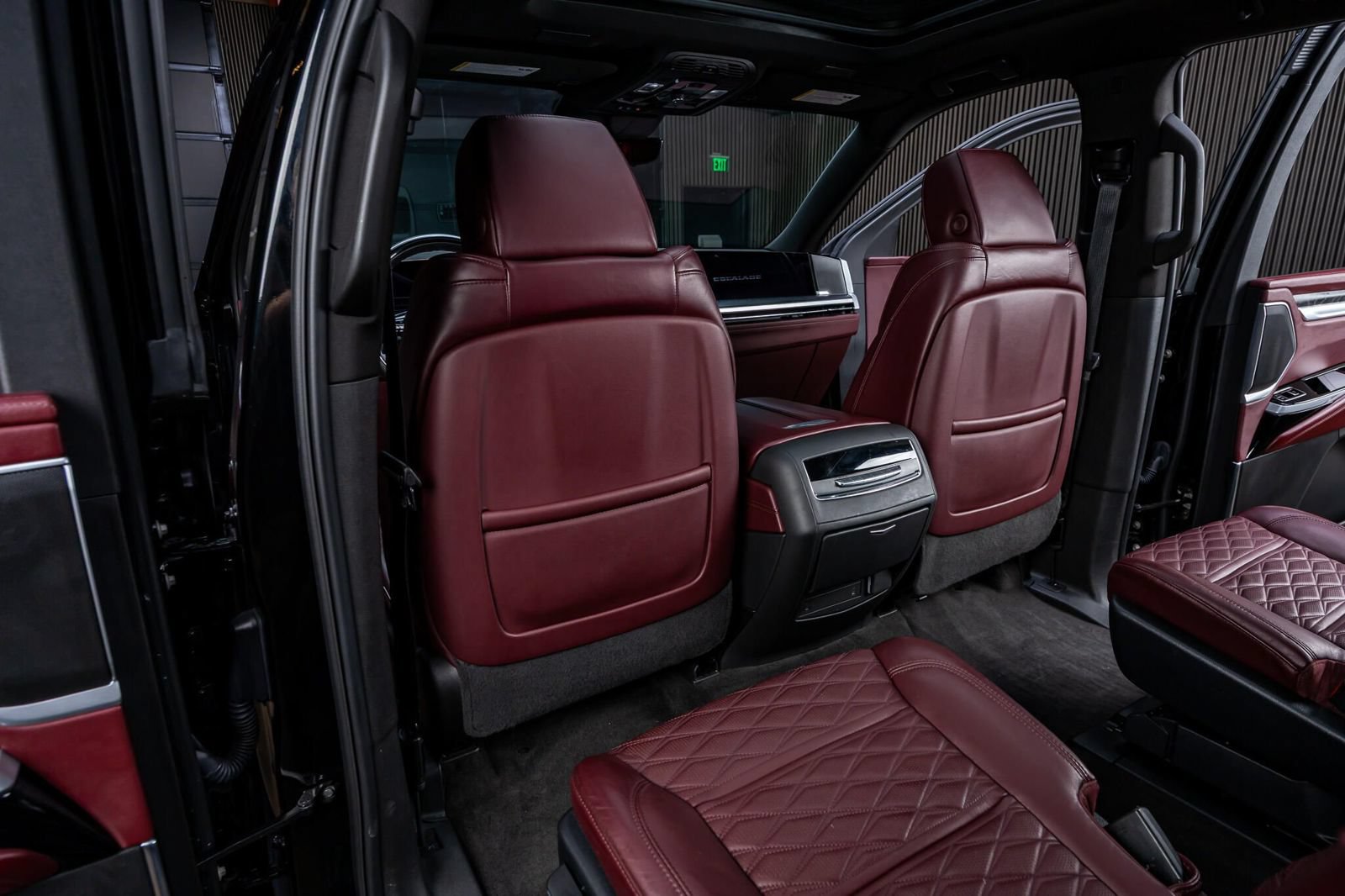 Used 2025 Cadillac Escalade ESV Premium Luxury w/ Touring Package AWD/4WD image 32