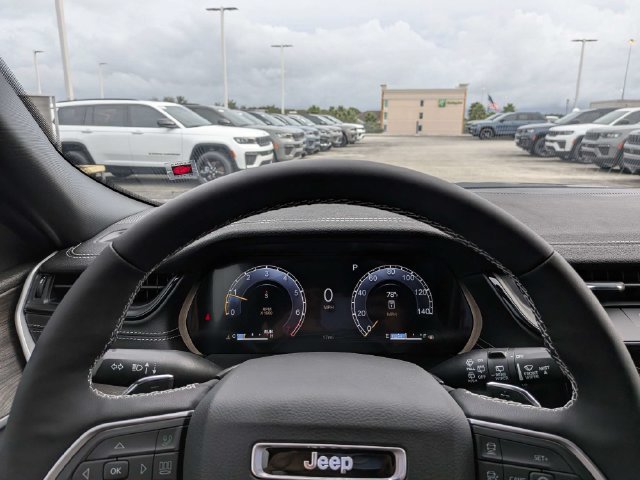 New 2027 Jeep Grand Cherokee Limited w/ Limited Altitude Package RWD image 31